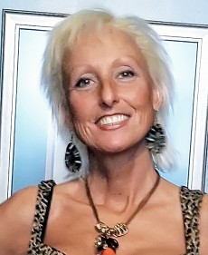 Loretta from Edmonton, Canada seeking for Man - Rose Brides